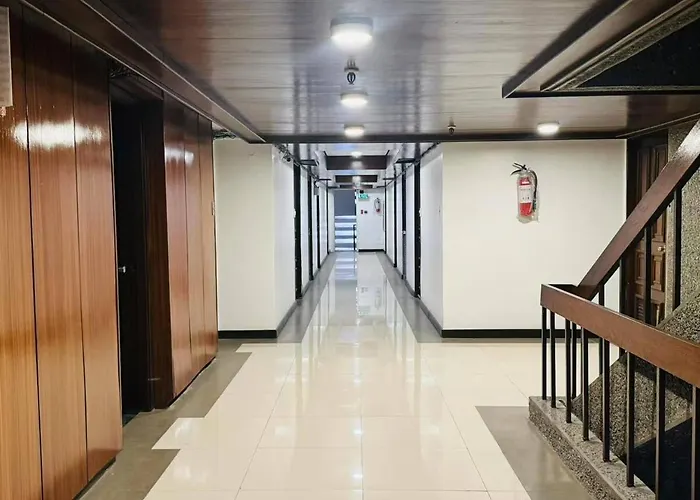 2br Seaview In Malate Marbella Tower 2 Apartamento