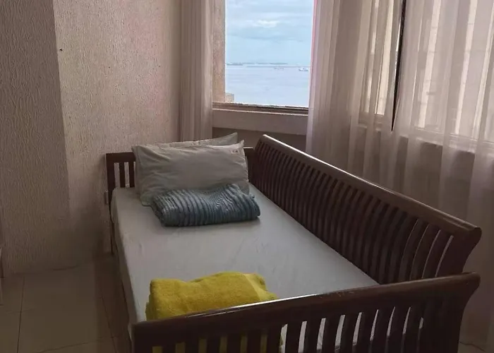 2br Seaview In Malate Marbella Tower 2 Apartamento